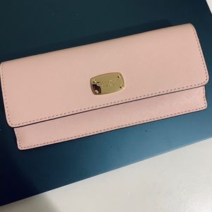 NWOT Pink Michael Kors Wallet! 💝